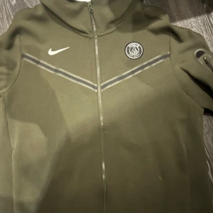 nike tech PSG - helt fel fri 10/10 psg nike tech från unisports BUDA