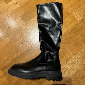 Stövlar  - Snygg och festliga stövlar, använda få gånger 