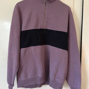 Polar skate Co tröja  - Lagning på ärm (se bild) i övrigt fint skick 