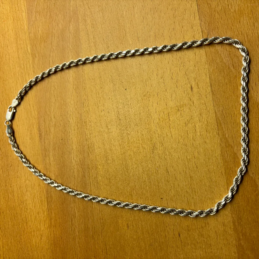 Cordell halsband äkta silver, köpt från guldfynd 50cm . Övrigt.