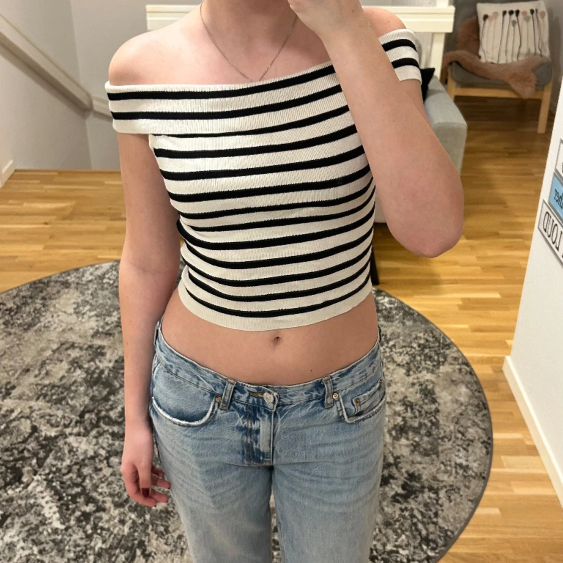 Svartvit randig offshoulder topp - 90