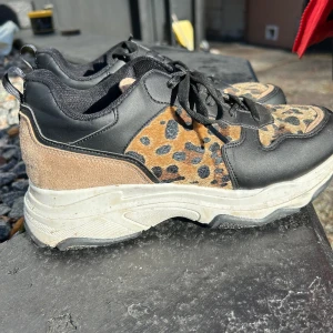 NA-KD skor - Supersnygga sneakers i strl 41 Köpta för 400 och säljer för 75💕