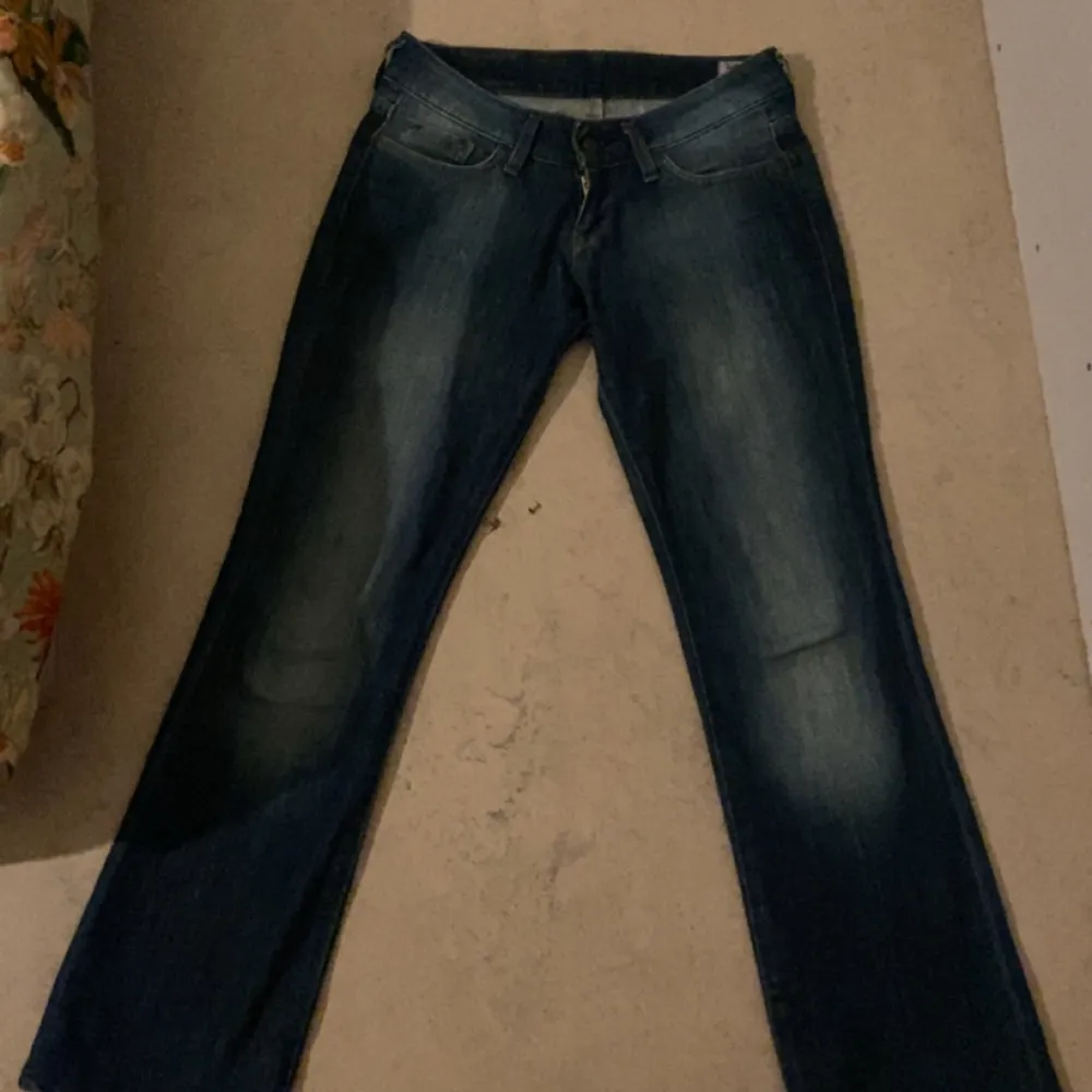 Lee jeans , storlek S. Bootcut low waisted .. Jeans & Byxor.