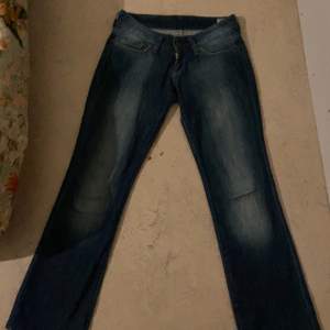 Lee jeans , storlek S. Bootcut low waisted .