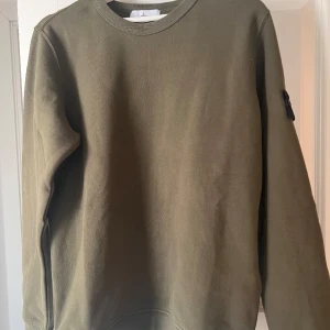 Stone Island tröja - Stone Island tröja i super fint skick, storlek M.