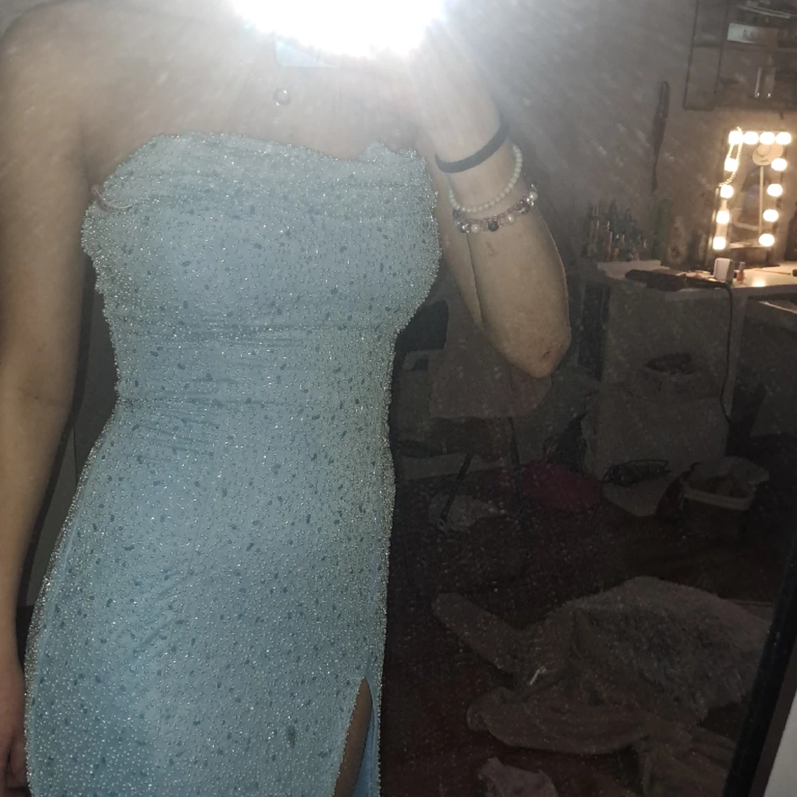 Glittrig blå balklänning - 91