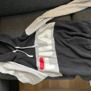 Fila hoodie  - Fila hoodie fint skick 