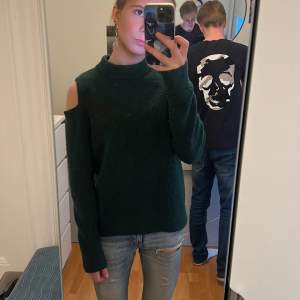 Säljer denna superfina mörkgröna stickade tröjan från mango❤️