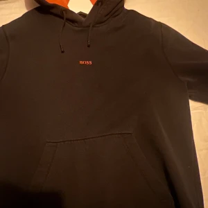 hugo boss tröja - hugo boss tröga har den ett tag. skriv för fler bilder och prisförslag 