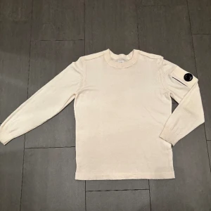 Helt ny C.P company tröja  - 💢Nypris: 2700 Fick den i present då den var för stor och lite lång (är 172) Perfekt nu när det börjar bli varmare. (Finns scan) bild 3