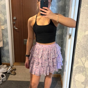 Volangkjol - Kjol från JDY i stl S. Oanvänd, tror inte den går att köpa längre.