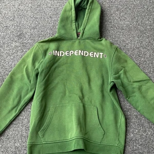 Independent hoddie - Välanvänt skick, köparen står för frakt och kan samfrakta 😌