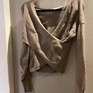 Säljer en stickad Vila tröja🤍 - Säljer denna as snygga tröja då den inte kommit till användning! Använd Max 1 gång och den är i väldigt bra skick! 