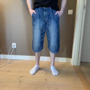 Jeans-trekvarts från Levis storlek L