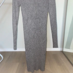 Klänning  - Storlek 38