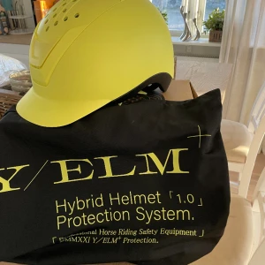 💛 Hybrid helmet💛 - Justerbar så passar alla.💛 Skick: Ny och aldrig använd🌟 Nypris:4900kr Mitt pris: 750kr Den har också mips😍 Kontakta om du är intresserad😍💛 