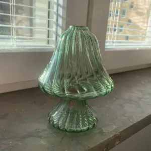 Min favorit vas som är formad som en svamp säljer den för att ska flytta 