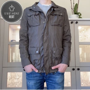 Field jacka - Tja, säljer nu denna sjukt feta field jackan i stl M! Hör av dig vid frågor eller funderingar eller för fler bilder!