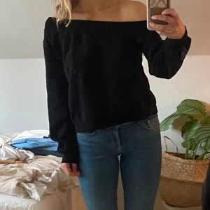 One shoulder sweatshirt  - Svart sweatshirt 