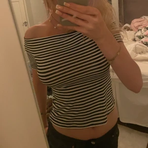 Hm topp - Jätte sött hm topp som passar till allt och jätte skönt material! 
