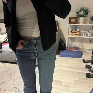 Gina Tricot Jeans - Jeans från Gina tricot med hög midja 💕 Säljer då de inte kommer till nån användning längre🌷