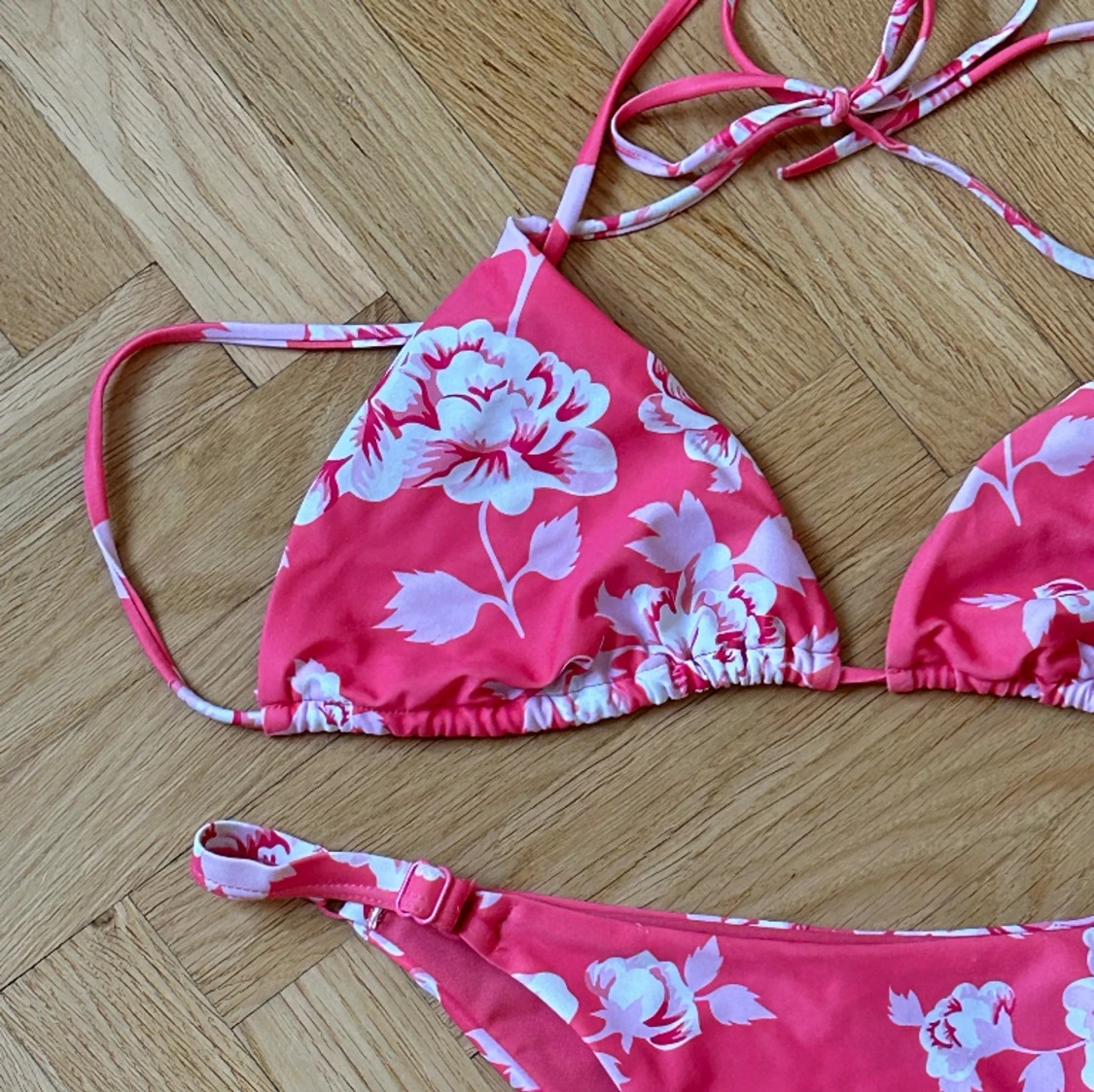 Rosa bikini med blommor  - 91