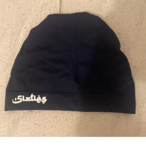 Sixties mössa - Sixties mössa knappt använd  Säljer pågrund inte min stil