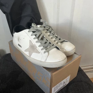 Golden goose  - Skick 8/10 smått använda  Följer med dustbag och lådan