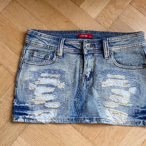 Lowwaist jeanskjol - Säljer min så sjukt snygga oanvända lågmidjade jeanskjol🫶❤️