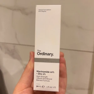 The Ordinary Niacinamide - Helt nu/ny skick och har aldrig använt den på grund av att jag beställde fel och kunde ej returnera den. Hör av er om ni har andra frågor