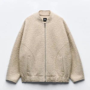 Jacka - Beige jacka från Zara i storlek M/L, helt slutsåld på hemsidan🩷