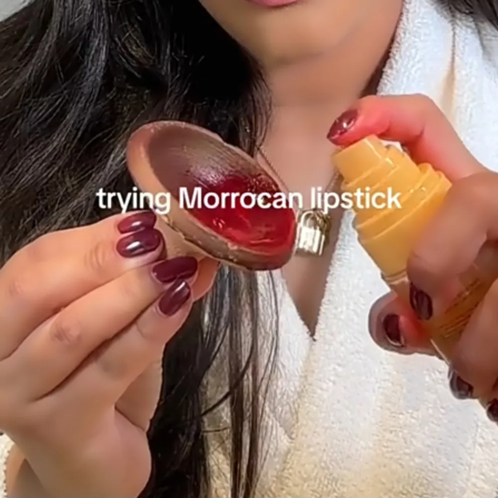 Aker Fassi: Berber terracotta pot for tinting lips and cheeks | Natural Moroccan Lipstick. Övrigt.