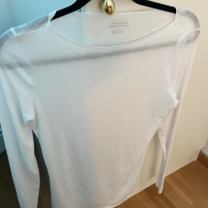 Intimissimi tröja  - Vit Intimissimi tröja i storlek L. Nyskick, bara provad  Använd helst instabox 