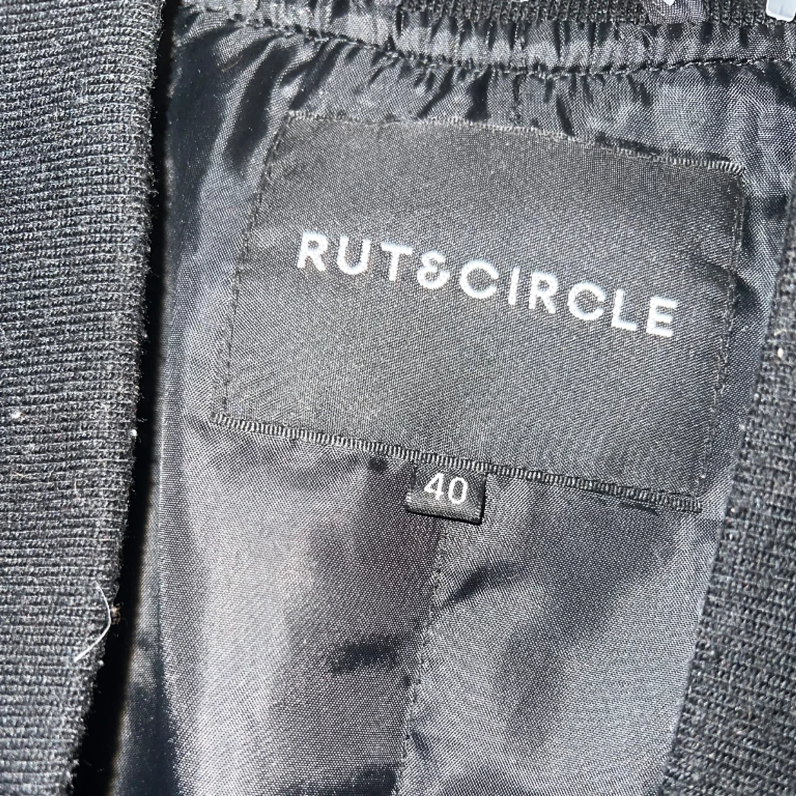 Svart ny bomberjacka s 40 - 91