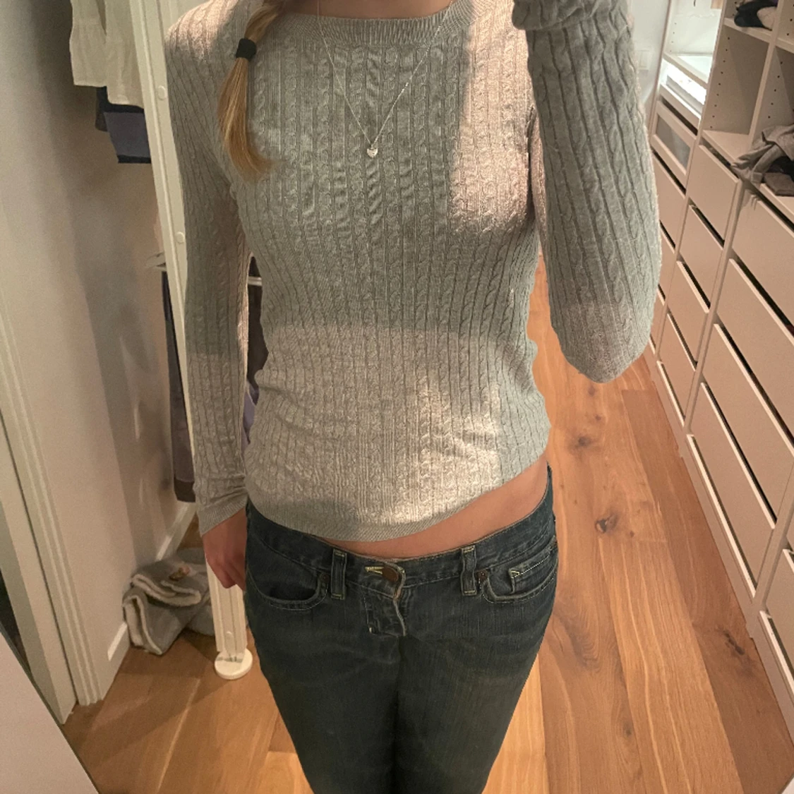 Kabelstickad tight tröja