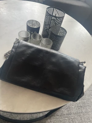 Zara väska  - Säljer denna Zara väska för kommer ej till användning😇