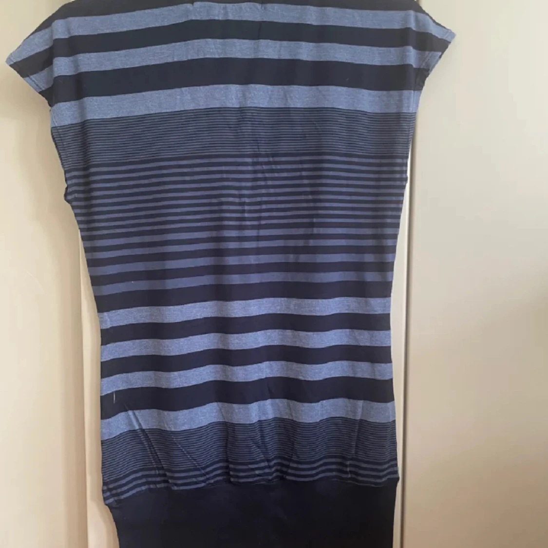 Topp S ny med prislappen kvar  - 90