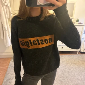 Tröja från Samsoe & Samsoe - Säljer denna tröja från Samsoe o Samsoe. Den är i väldigt bra skick då den ej blivit använd så mycket.