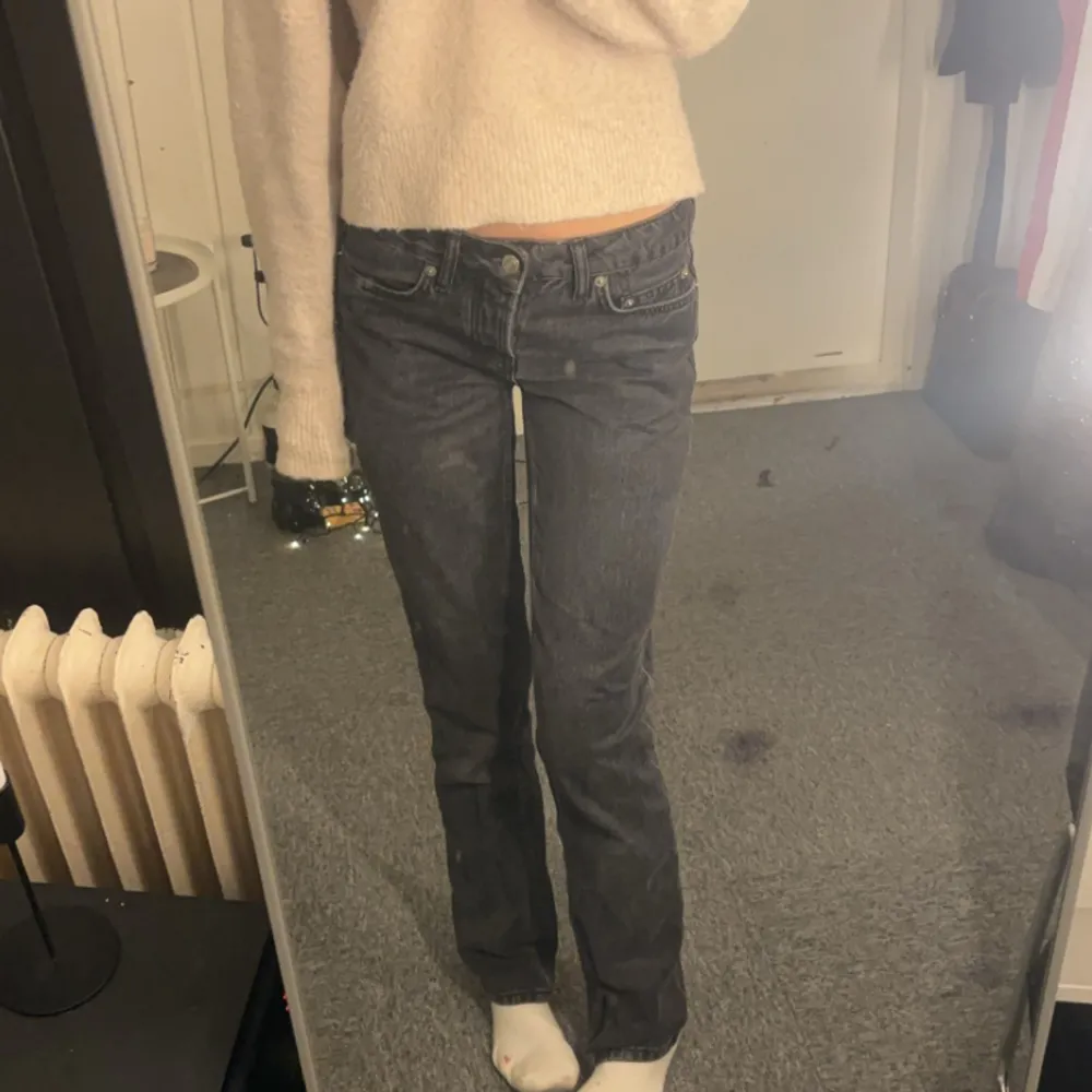 Lågmidjade jeans från lager 157 i modellen Icon, stl xxs men passar xs/s☺️. Jeans & Byxor.