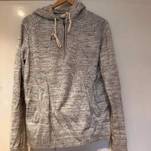 Grå hoddie/kofta från H&M med fickor  Storlek L  