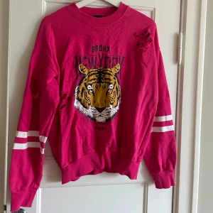 Sweartshirt - Swearshirt från Gina tricot🩷 storlek XS, fint skick!