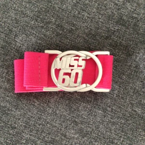miss sixty y2k belt - köpt från sellpy och aldrig använt, små skrapor på metall delen