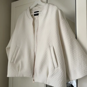 Vår jacka - Super fin vår jacka från Lindex💕 Finns inget tecken på användning 