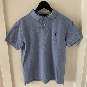 Ralph lauren pike - Ritktigt snygg Ralph lauren piké i nyskick👏 passar XS  Skriv vid frågor eller funderingar 