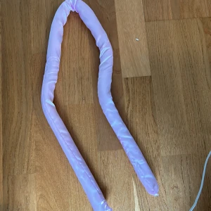 Heatless hair curler  - 95 cm lång silkes korv.Kommer utan klämma och snoddar 