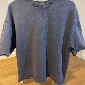 Mörkgrå college t-shirt - Mörkgrå college t-shirt från zara💗