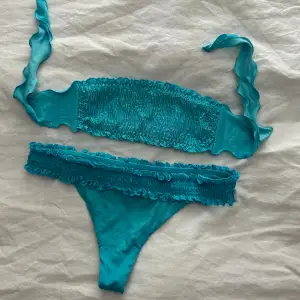 Super söt blå bikini från Calzedonia! Den är i väldigt bra skick. Skriv vid intresse, kan tänka mig diskutera priset vid snabb affär🥰