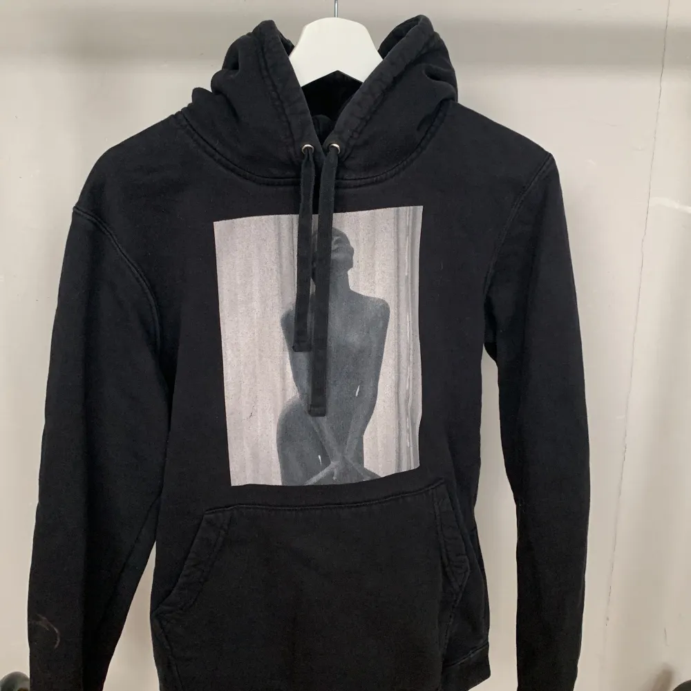 Säljer denna the cool elephant hoodien för att den inte kommer till användning längre:(  Den är i bra skick🌸🖤 . Hoodies.