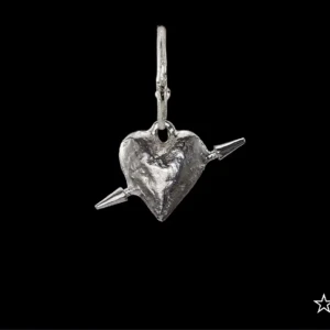 Maria Nilsdotter - Säljer mitt så fina Maria Nilsdotter örhänge. Köpte här på Plick! Det är så fint i ett jättebra skick❤️