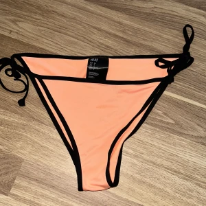 Bikiki - Bikiniunderdel aldrig använd från HM